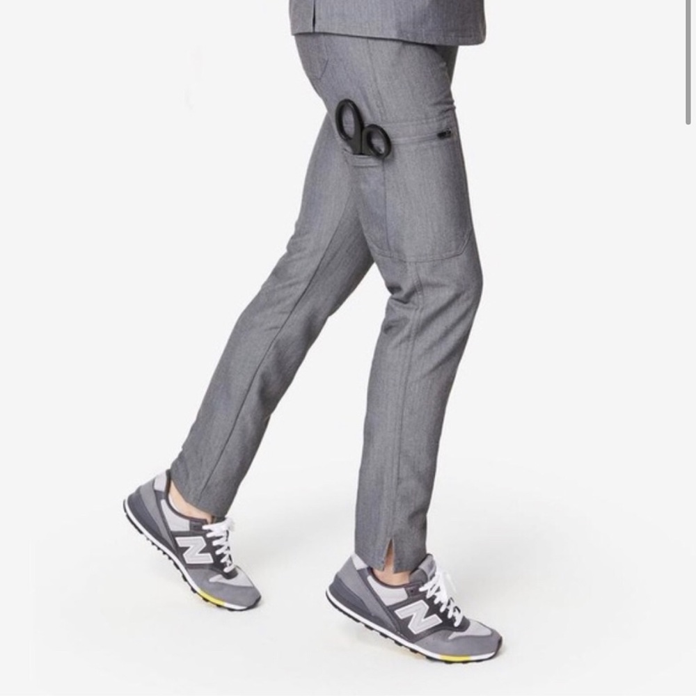 FIGS Women's Yola Skinny Scrub Pants in Graphite, XS Tall, NWT